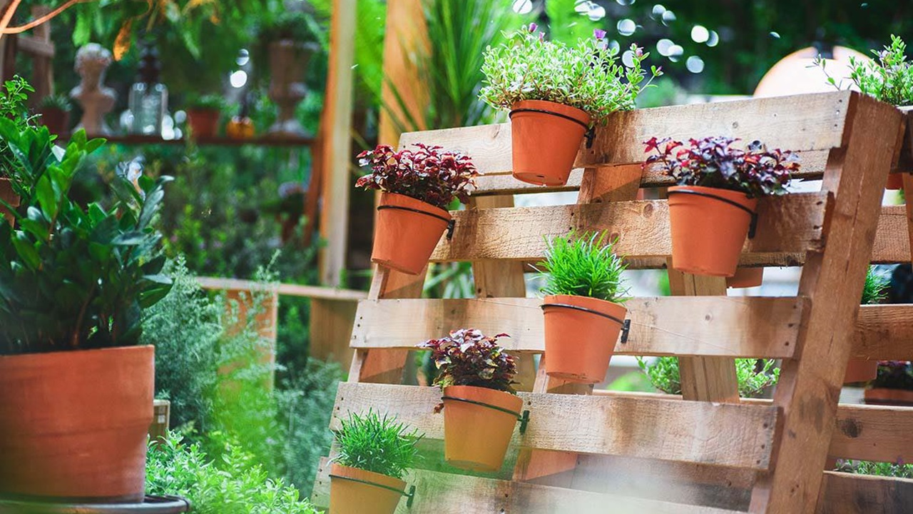 Come decorare il nostro giardino con oggetti che non utilizziamo più:  gettarli è un grave errore